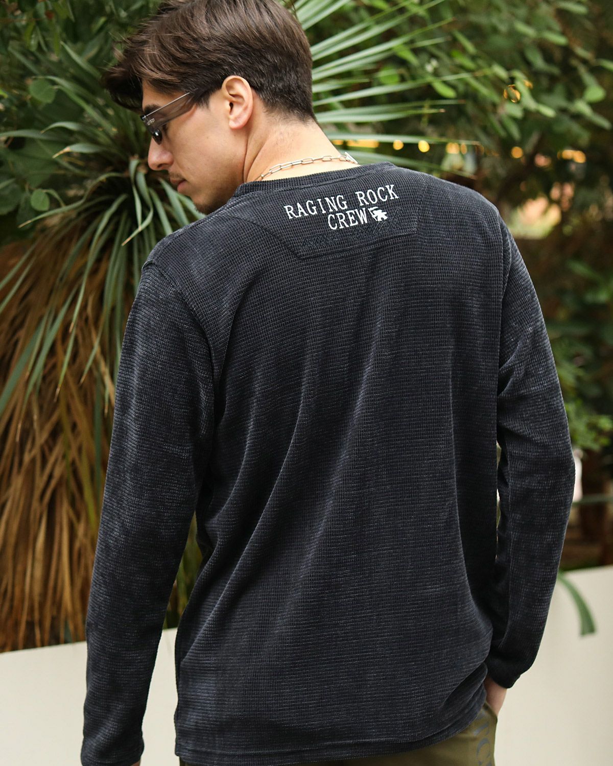 チャコール：180cm/70kg(Lサイズ着用)