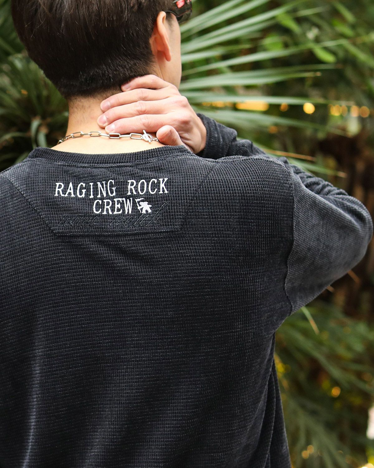 チャコール：180cm/70kg(Lサイズ着用)