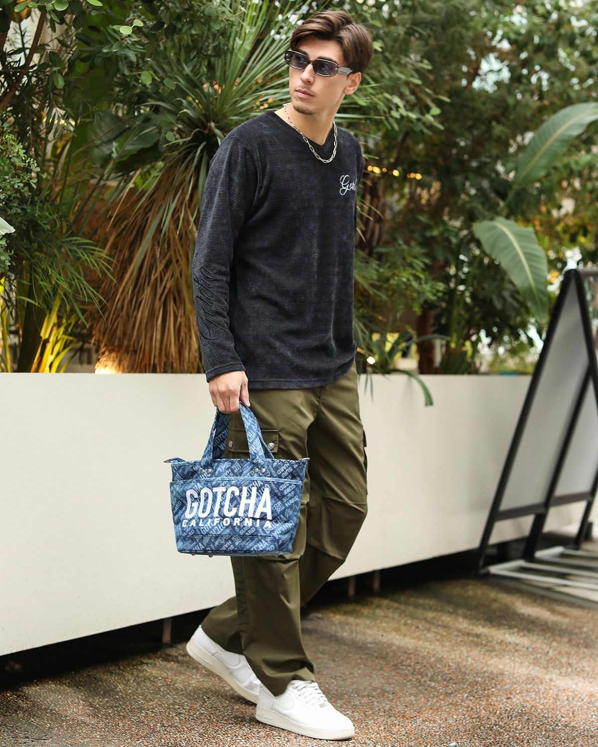 チャコール：180cm/70kg(Lサイズ着用)