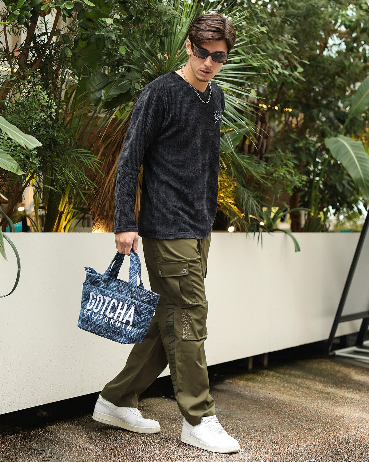 チャコール：180cm/70kg(Lサイズ着用)