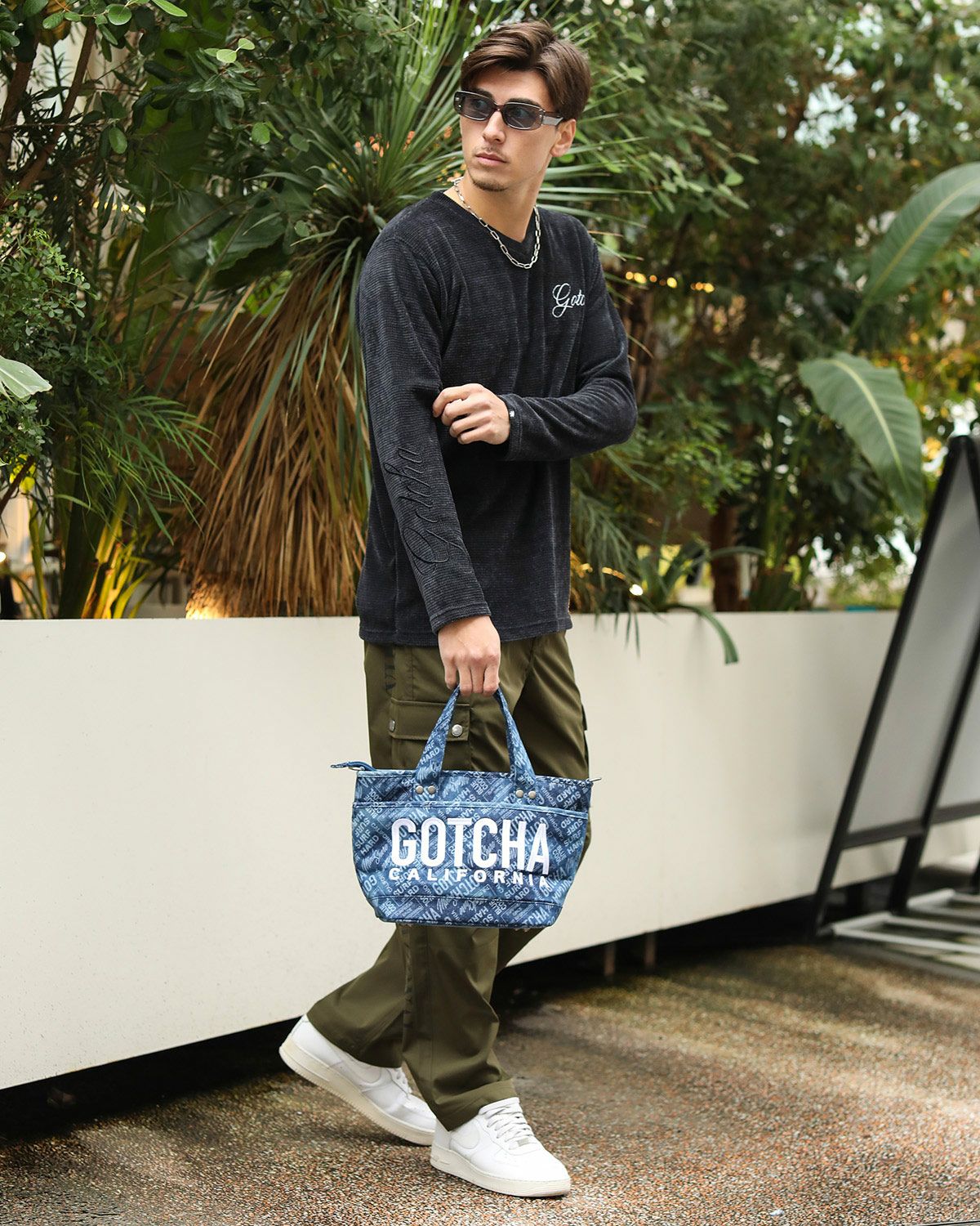 チャコール：180cm/70kg(Lサイズ着用)