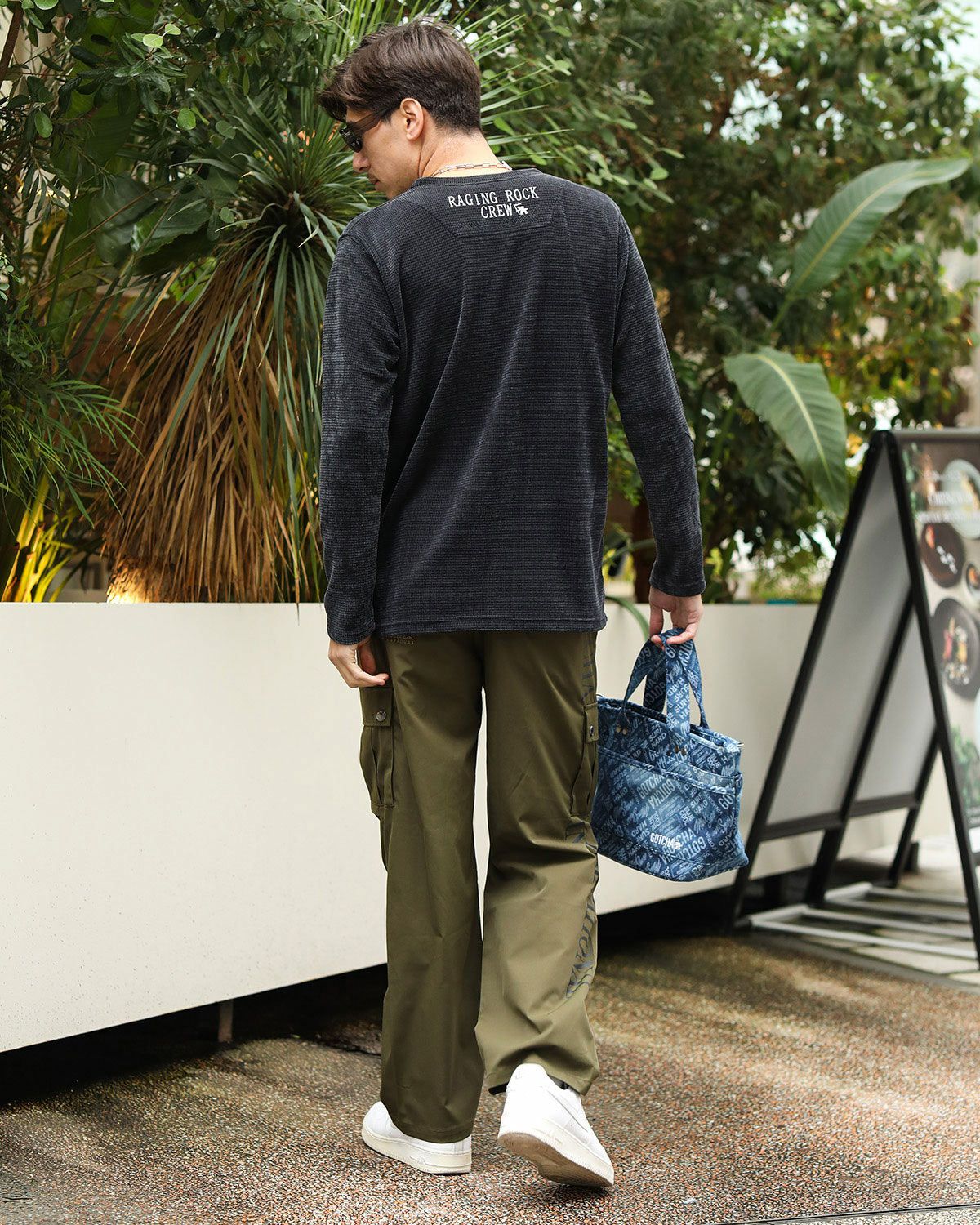 チャコール：180cm/70kg(Lサイズ着用)