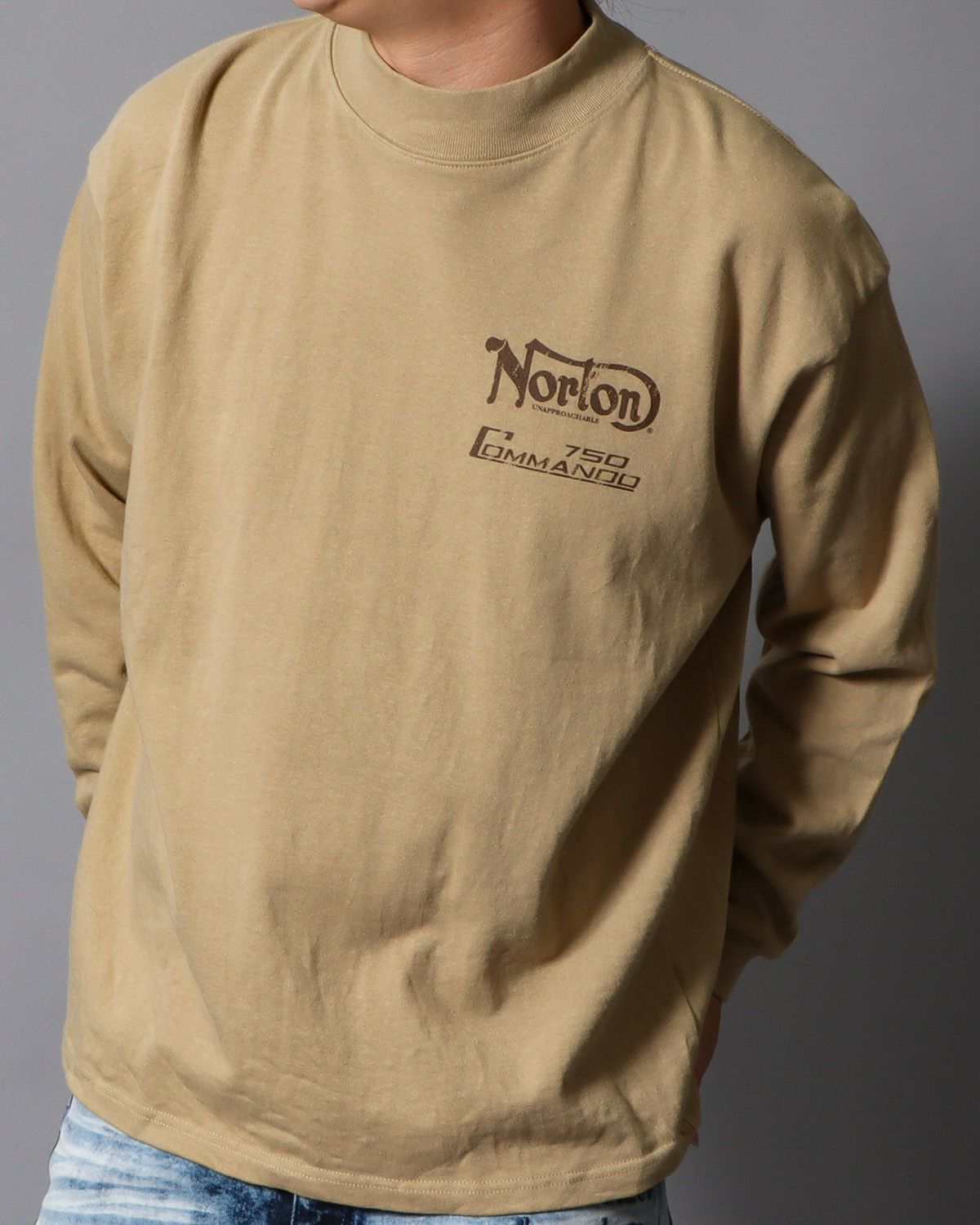 ベージュ：178cm/75kg(Lサイズ着用）