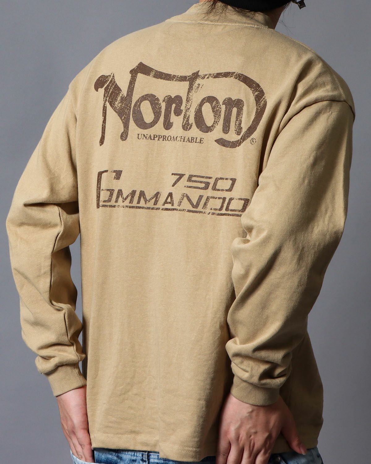 ベージュ：178cm/75kg(Lサイズ着用）