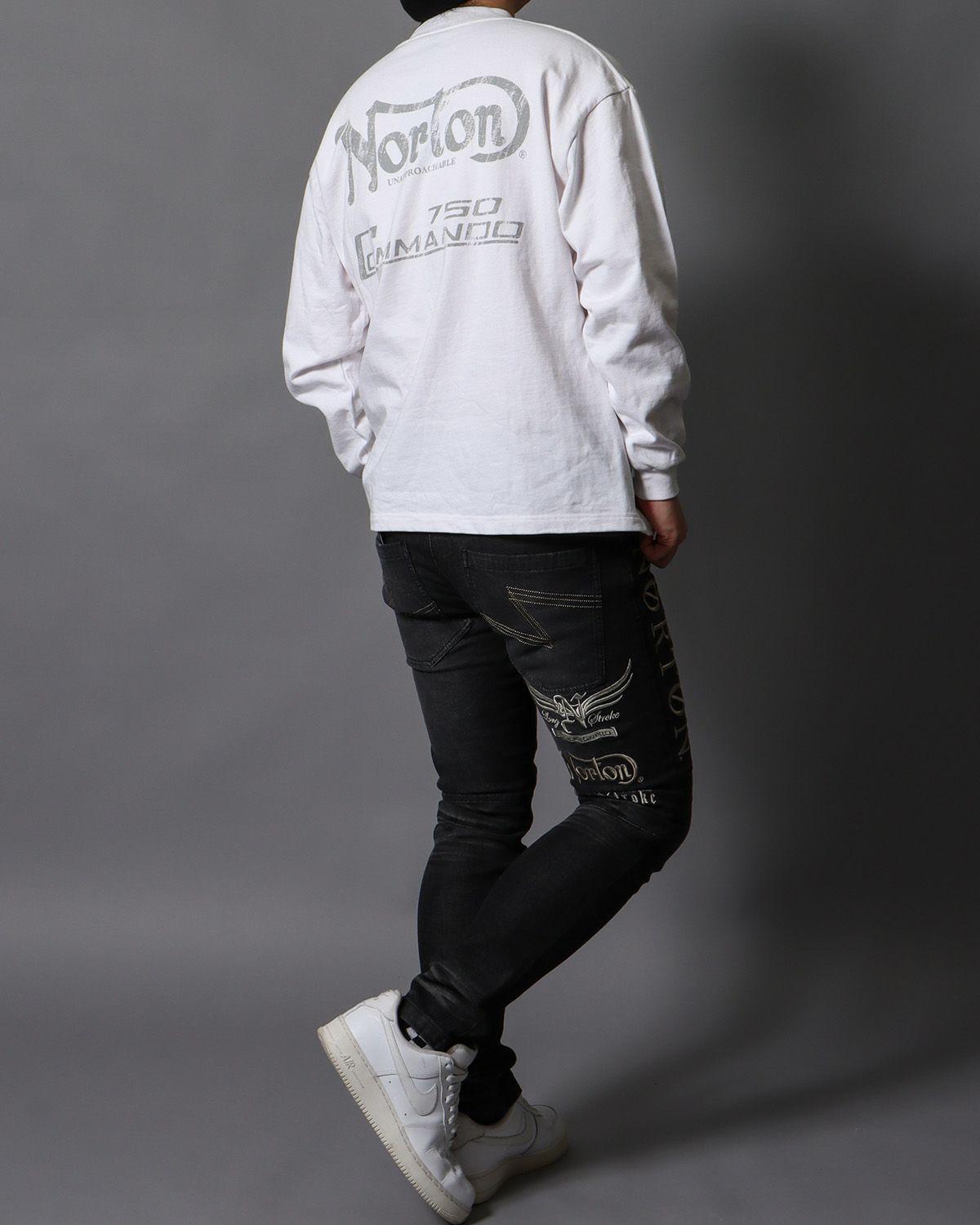 ホワイト：178cm/75kg(Lサイズ着用）