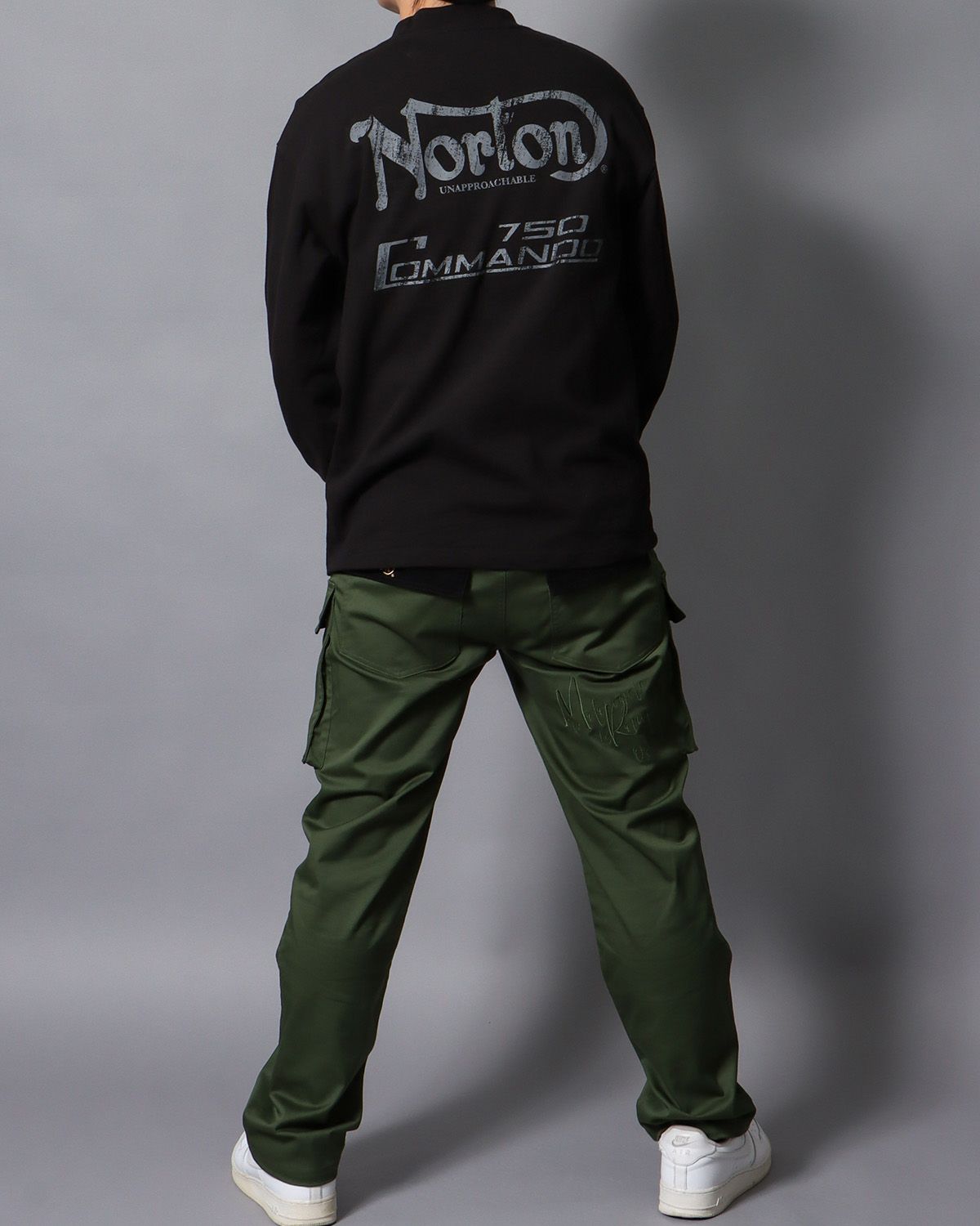 ブラック：178cm/75kg(Lサイズ着用）