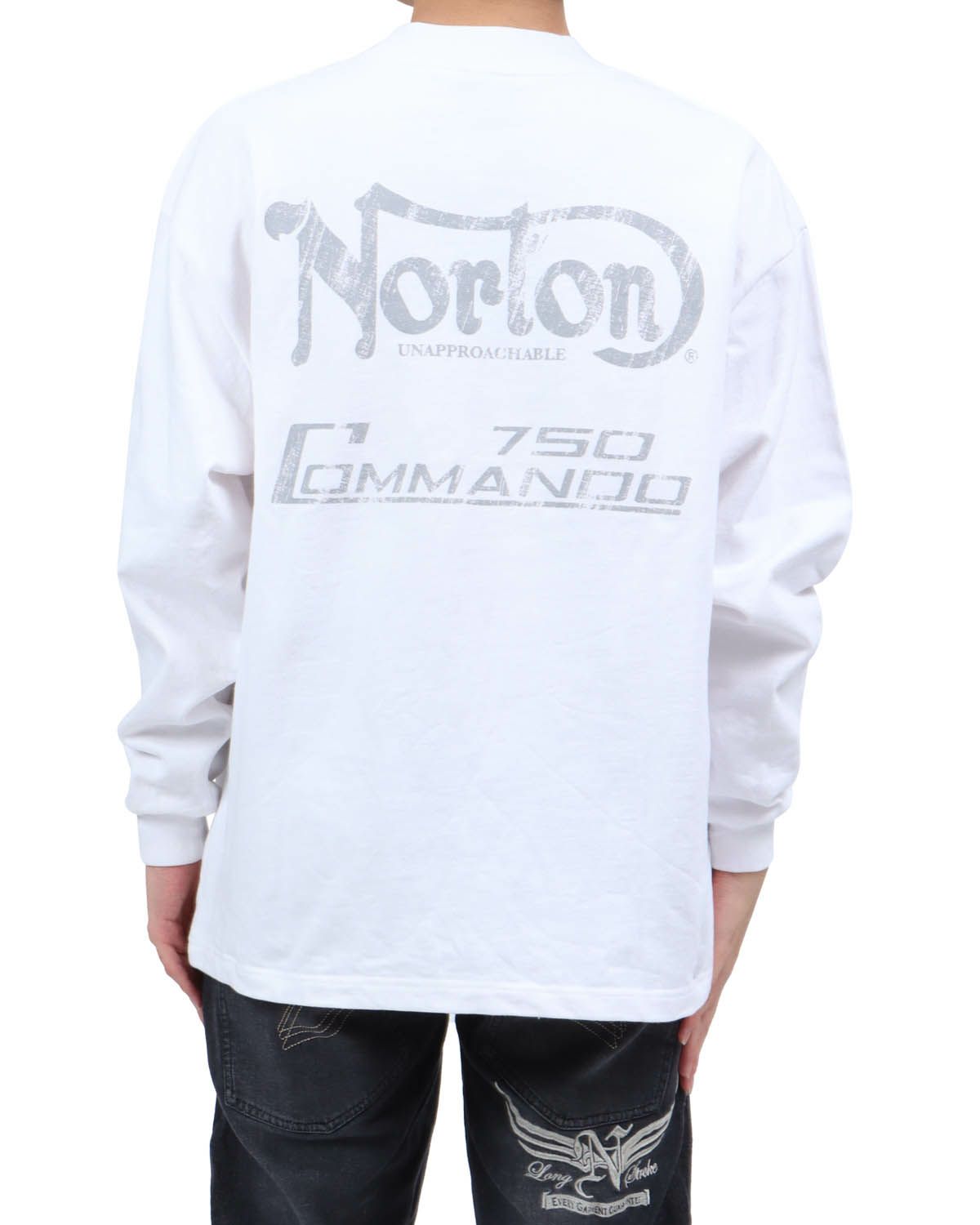 ホワイト：173cm63kg(Lサイズ着用)