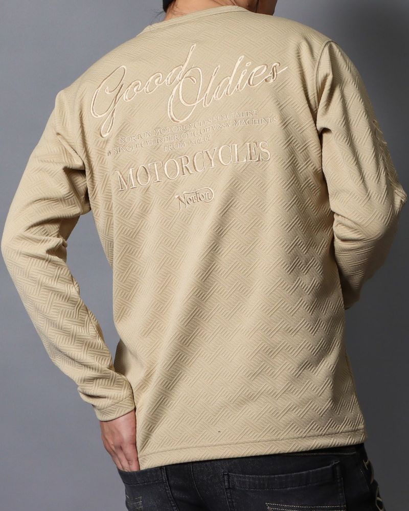 ベージュ：178cm/75kg(Lサイズ着用）