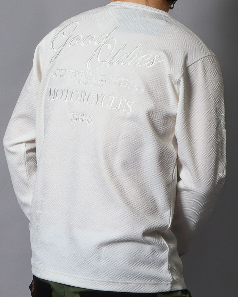 ホワイト：178cm/75kg(Lサイズ着用）