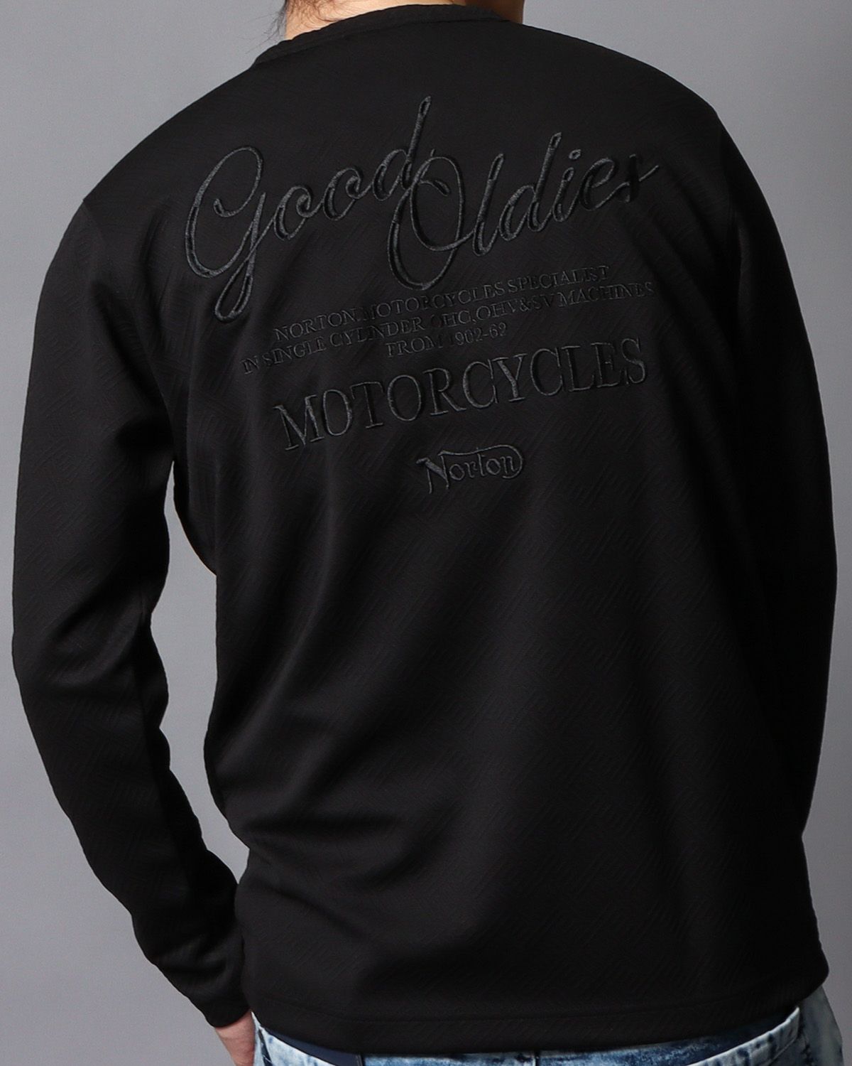 ブラック：178cm/75kg(Lサイズ着用）