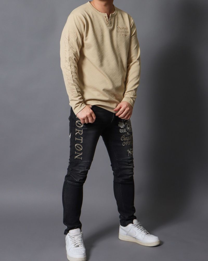 ベージュ：178cm/75kg(Lサイズ着用）