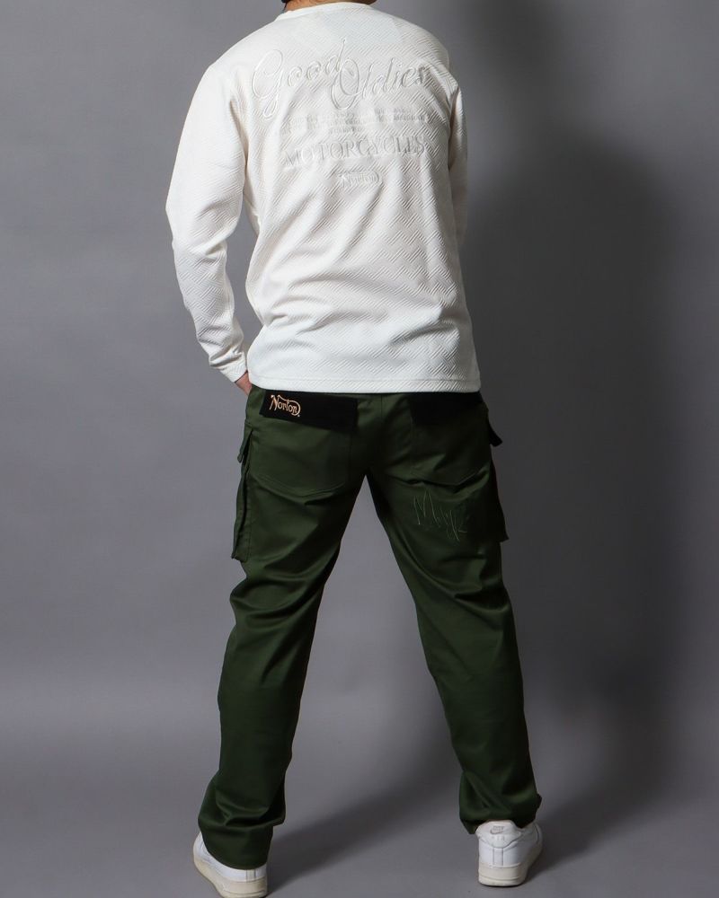 ホワイト：178cm/75kg(Lサイズ着用）