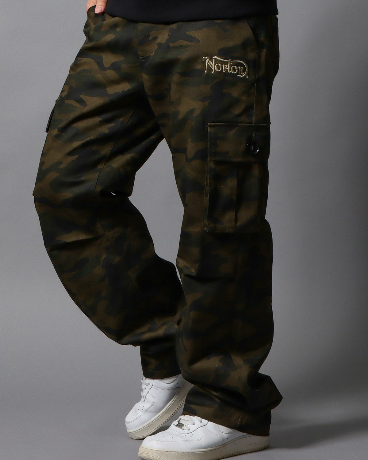 カーキ：178cm/75kg(Lサイズ着用)