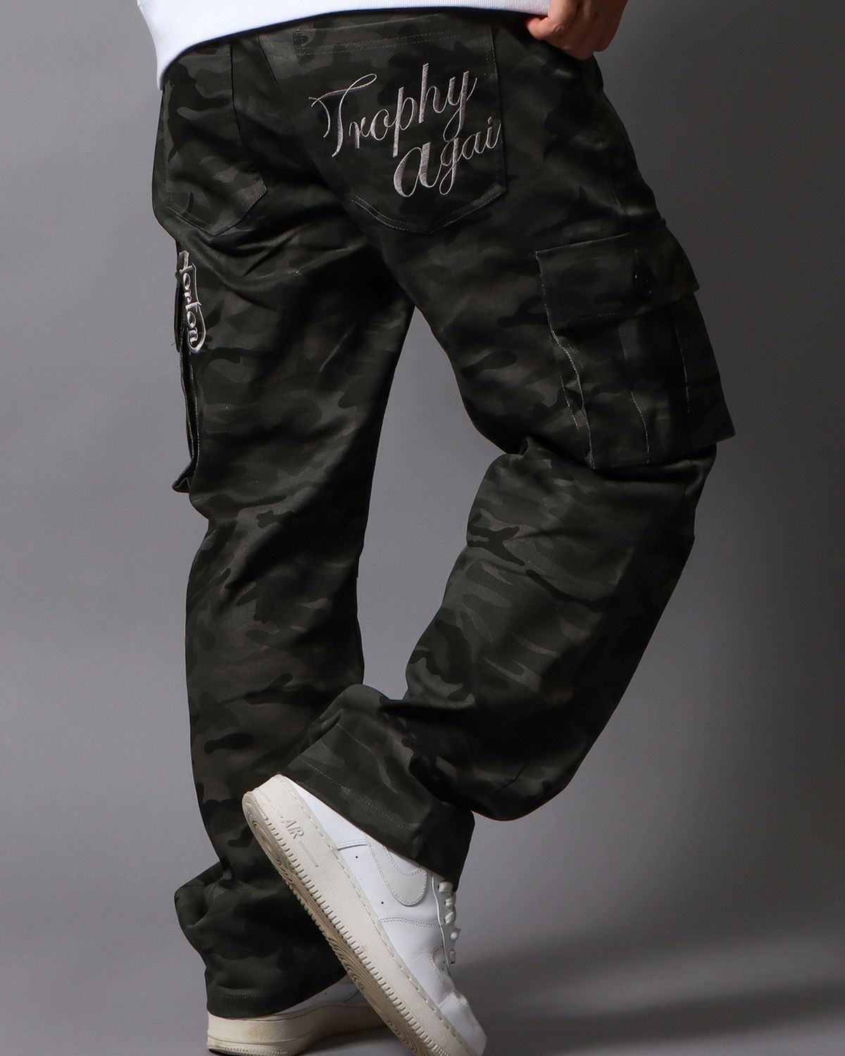 ブラック：178cm/75kg(Mサイズ着用)