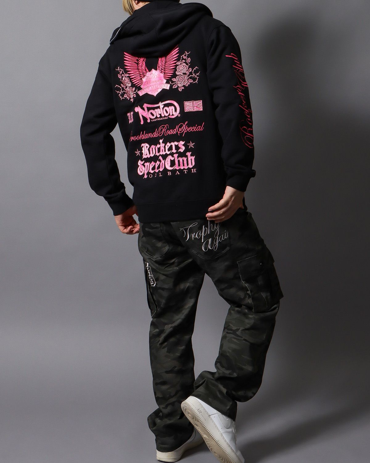 ブラック：178cm/75kg(Lサイズ着用)