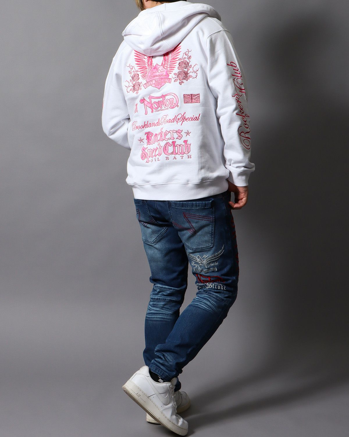 ホワイト：178cm/75kg(Lサイズ着用)