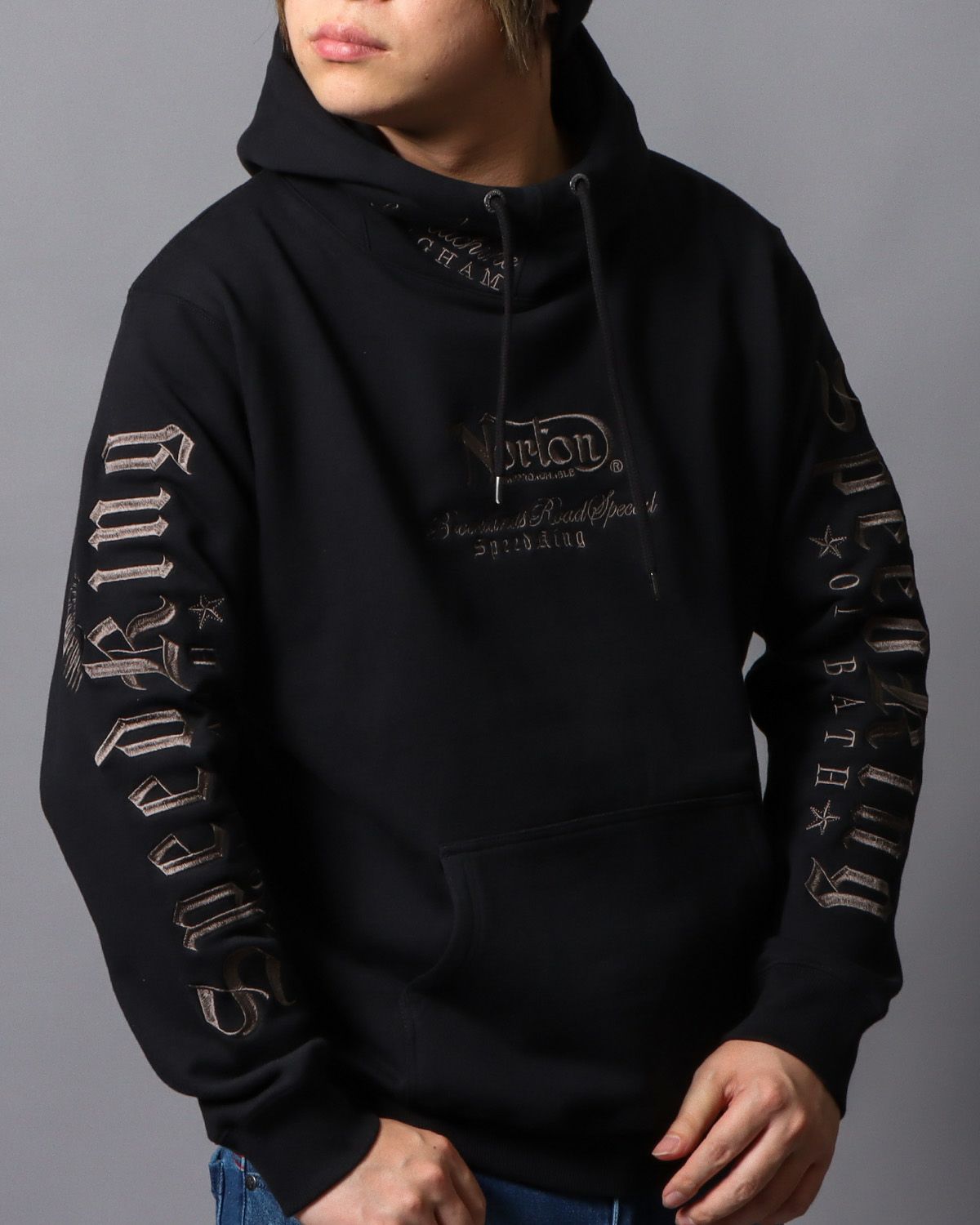 ブラック：178cm/75kg(Lサイズ着用)