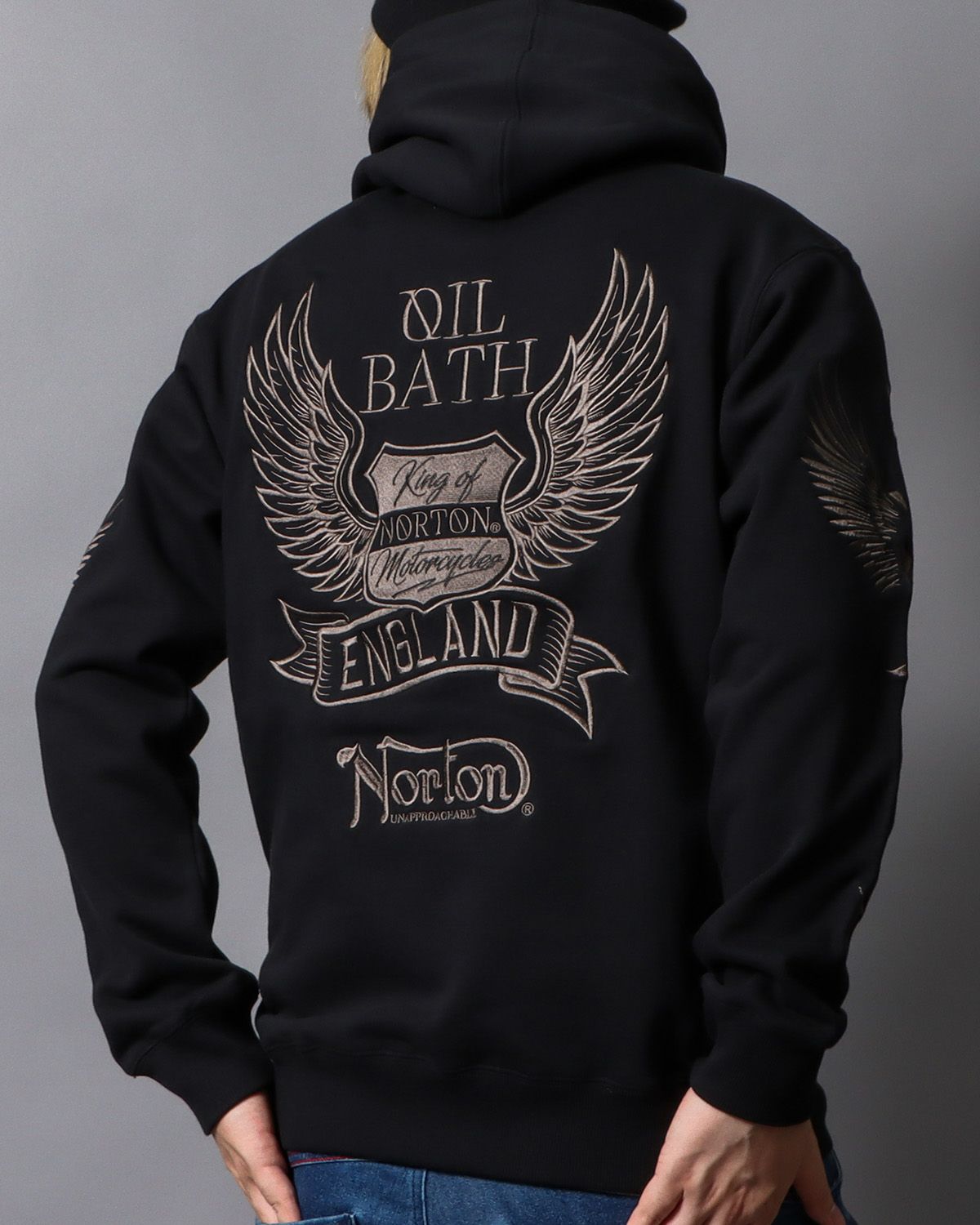 ブラック：178cm/75kg(Lサイズ着用)