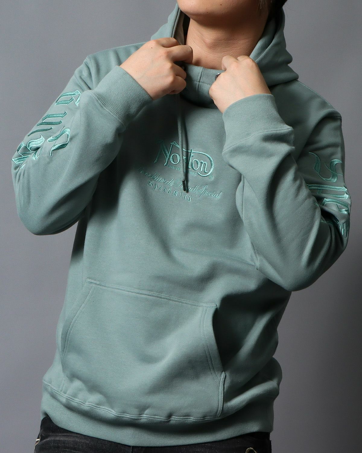 グリーングレー：178cm/75kg(Lサイズ着用)