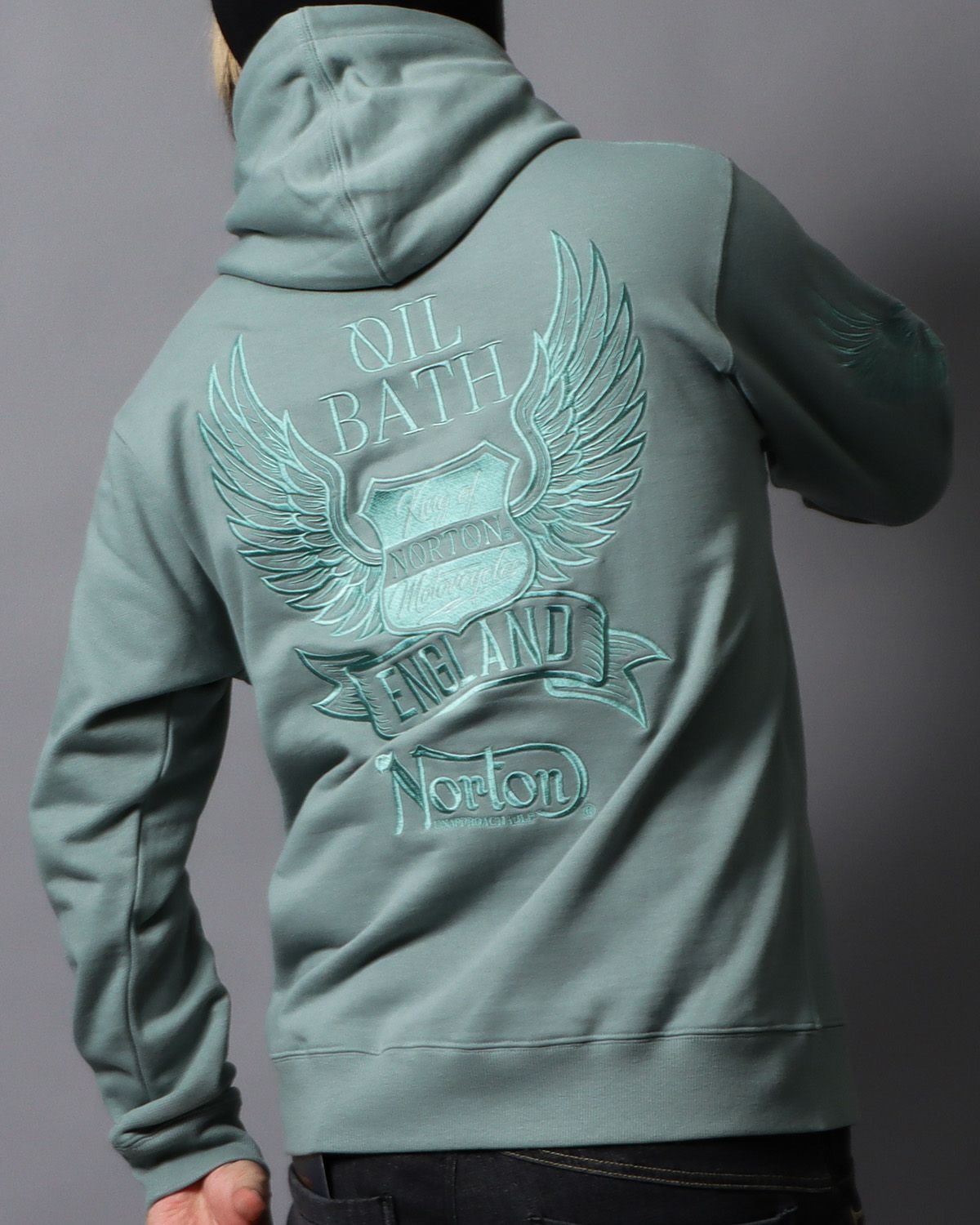 グリーングレー：178cm/75kg(Lサイズ着用)