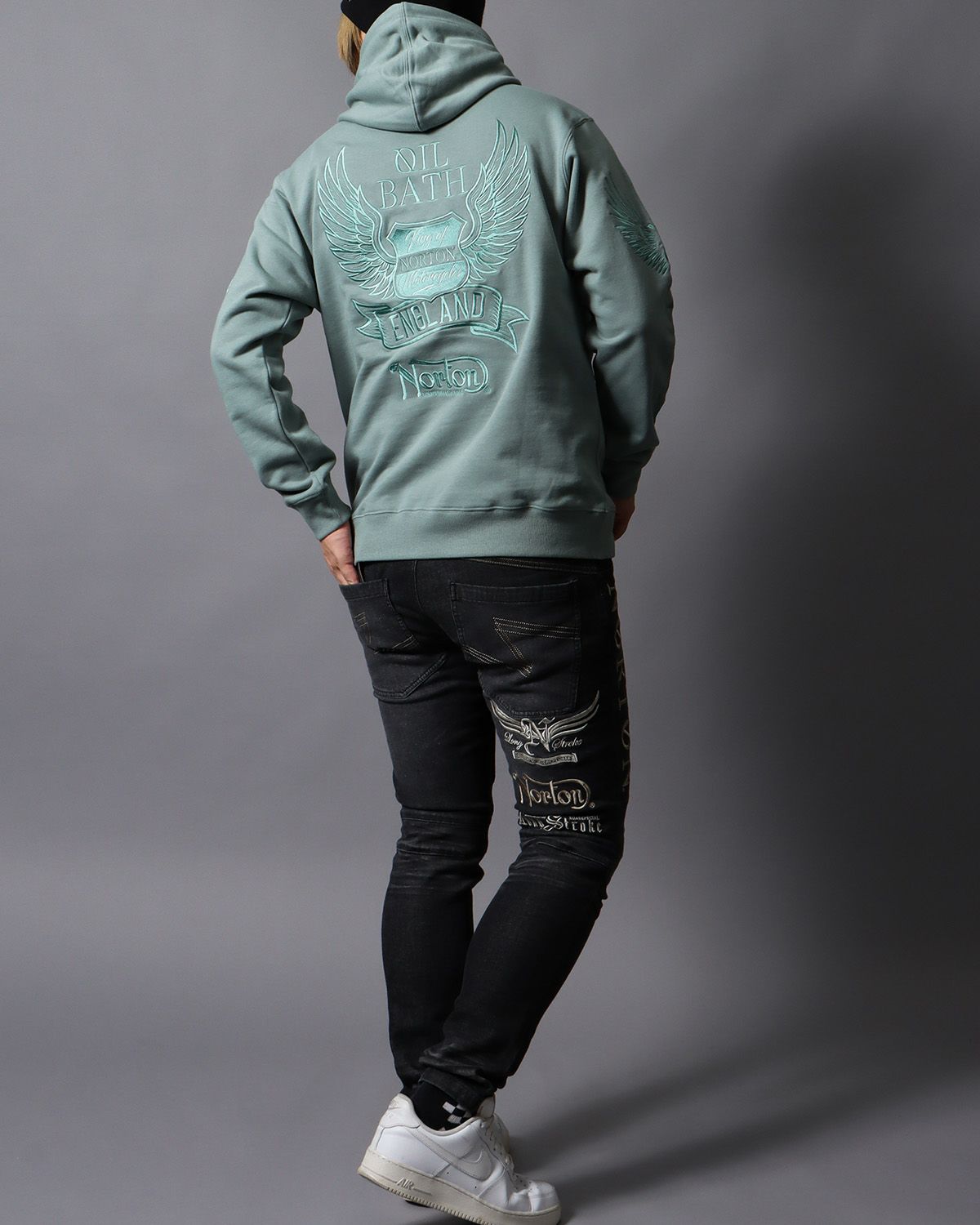 グリーングレー：178cm/75kg(Lサイズ着用)