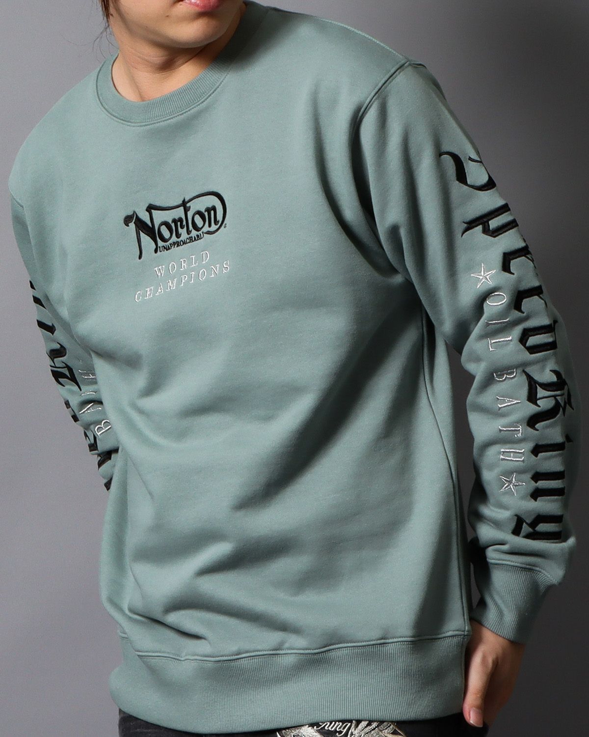 グリーングレー：178cm/75kg(Lサイズ着用)