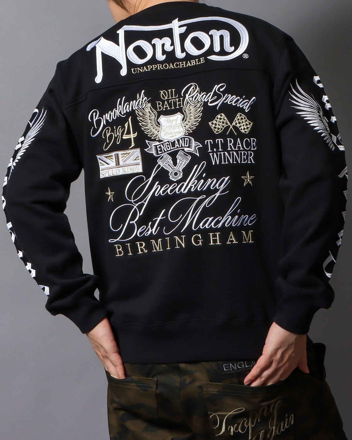 ブラック：178cm/75kg(Lサイズ着用)