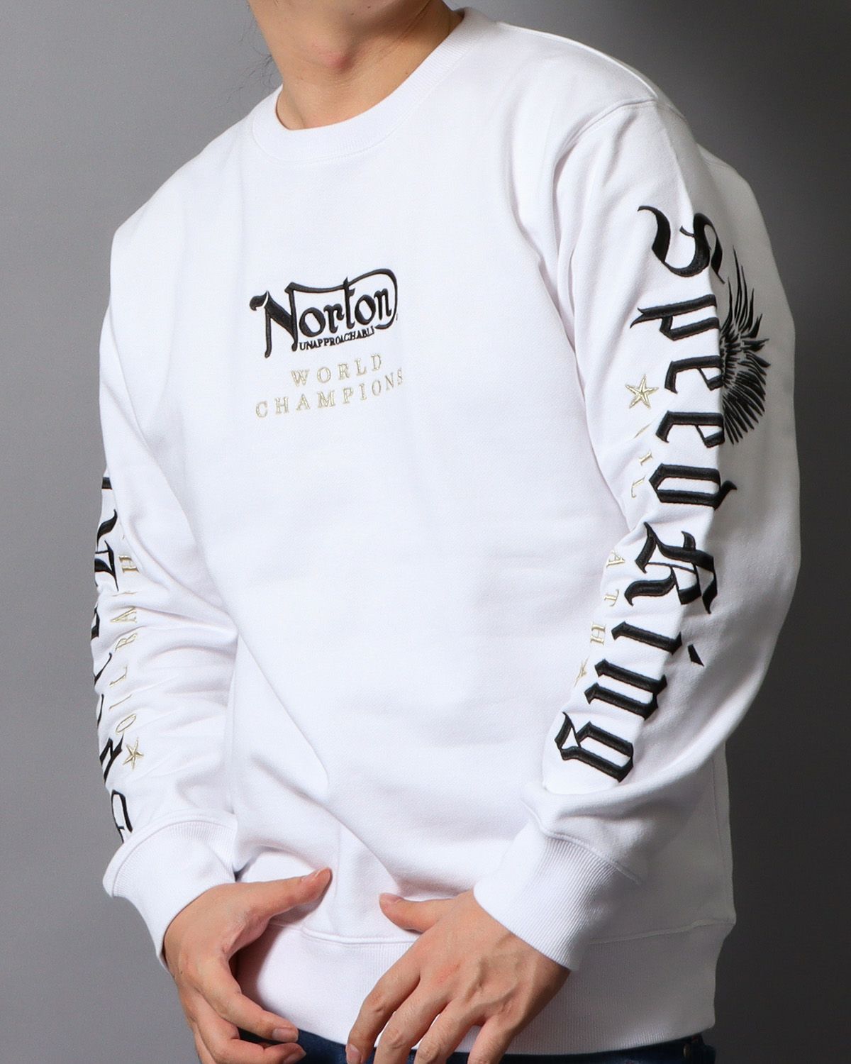 ホワイト：178cm/75kg(Lサイズ着用)