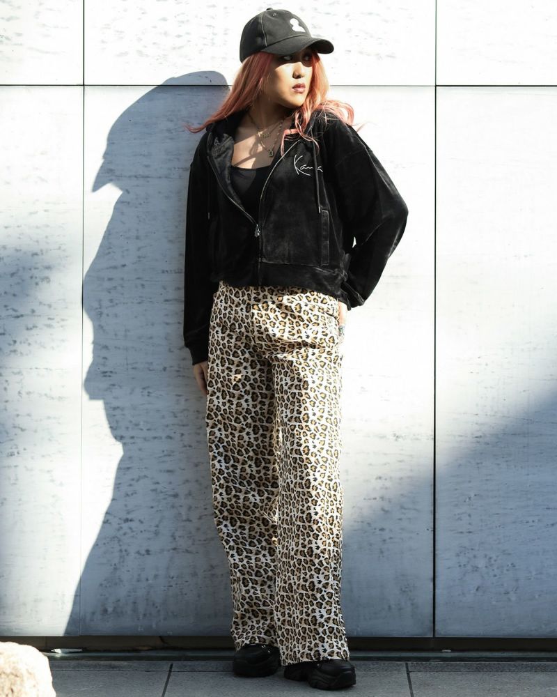 ベージュ：167cm(Lサイズ着用)