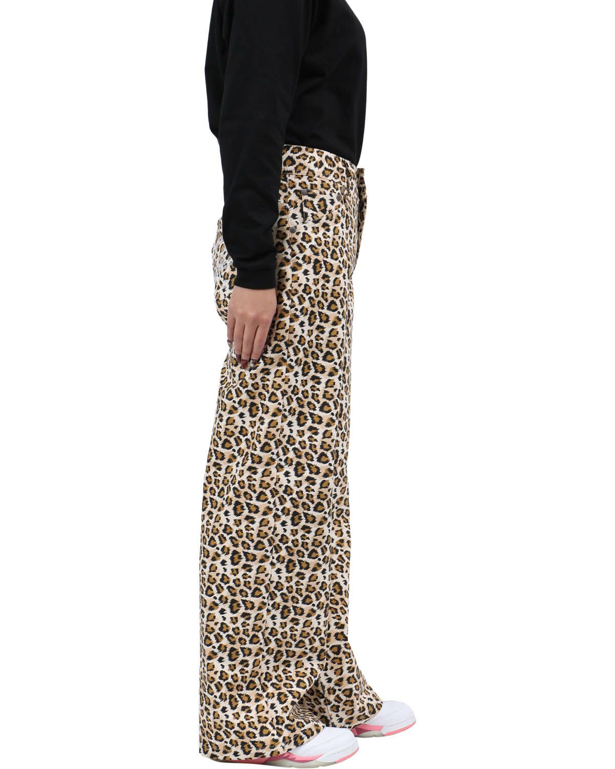 ベージュ：167cm(Lサイズ着用)