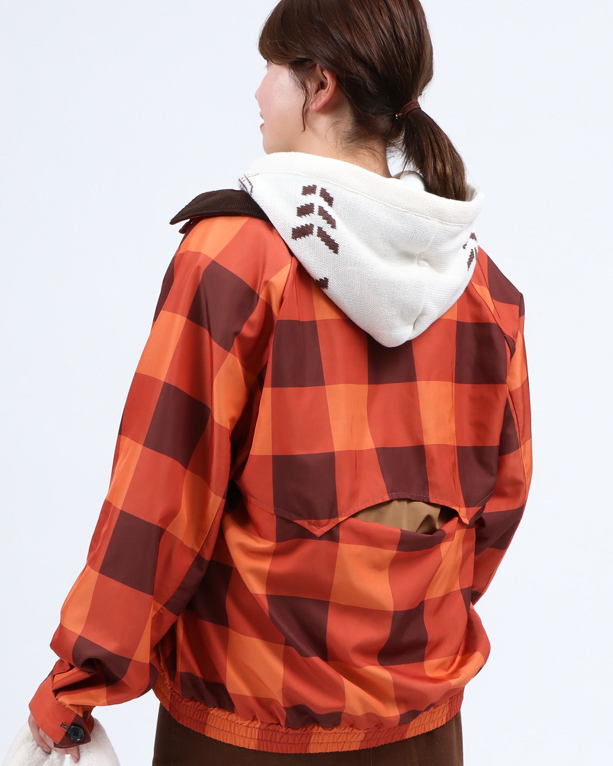 オレンジ：157cm(Lサイズ着用)