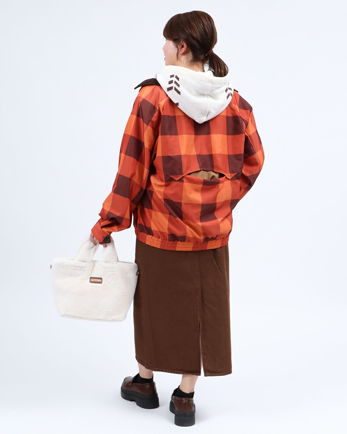 オレンジ：157cm(Lサイズ着用)