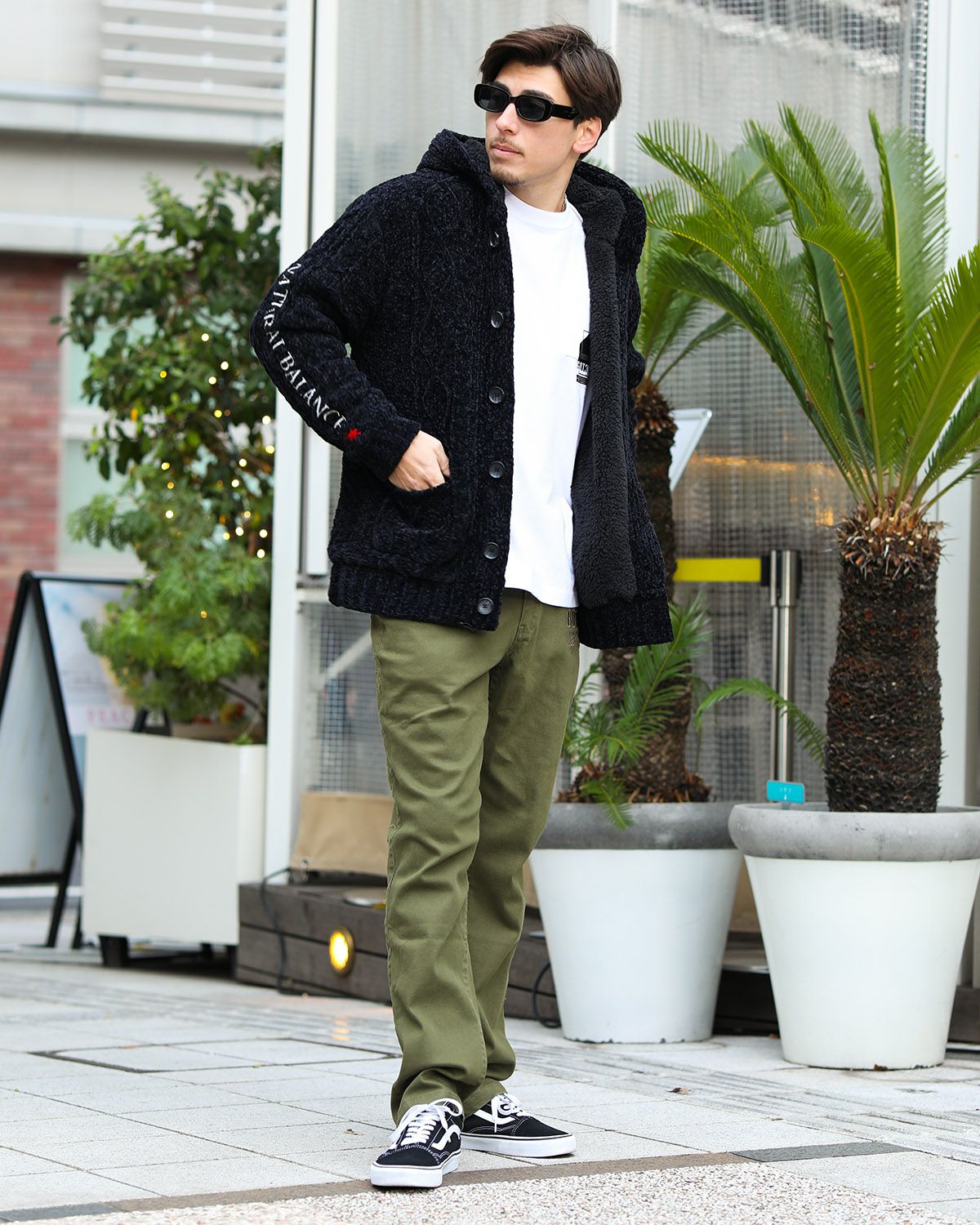 ブラック：180cm/70kg(Lサイズ着用)