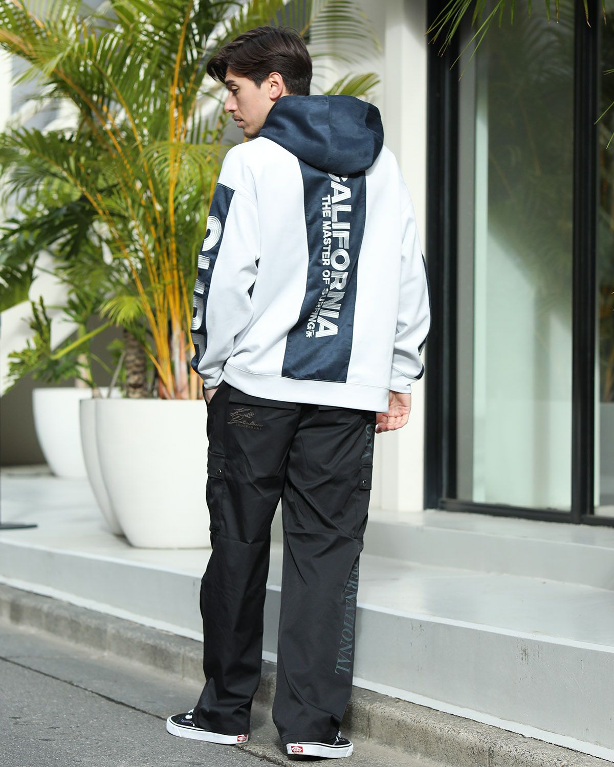 ライトグレー：180cm/70kg(Lサイズ着用)