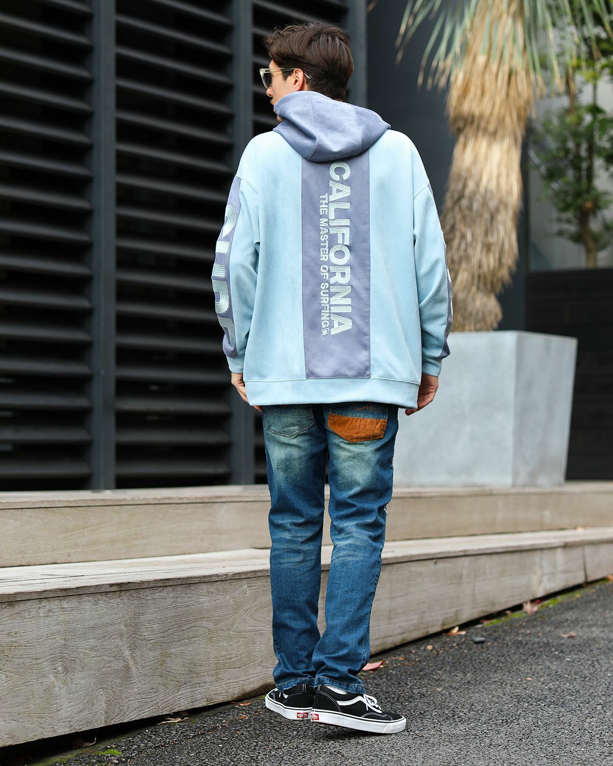 ブルー：180cm/70kg(Lサイズ着用)