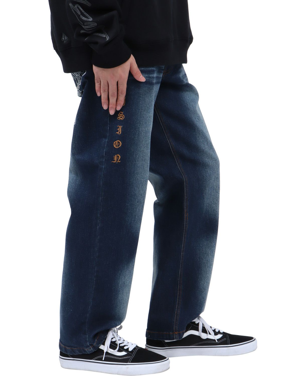 インディゴ：173cm63kg(Mサイズ着用)