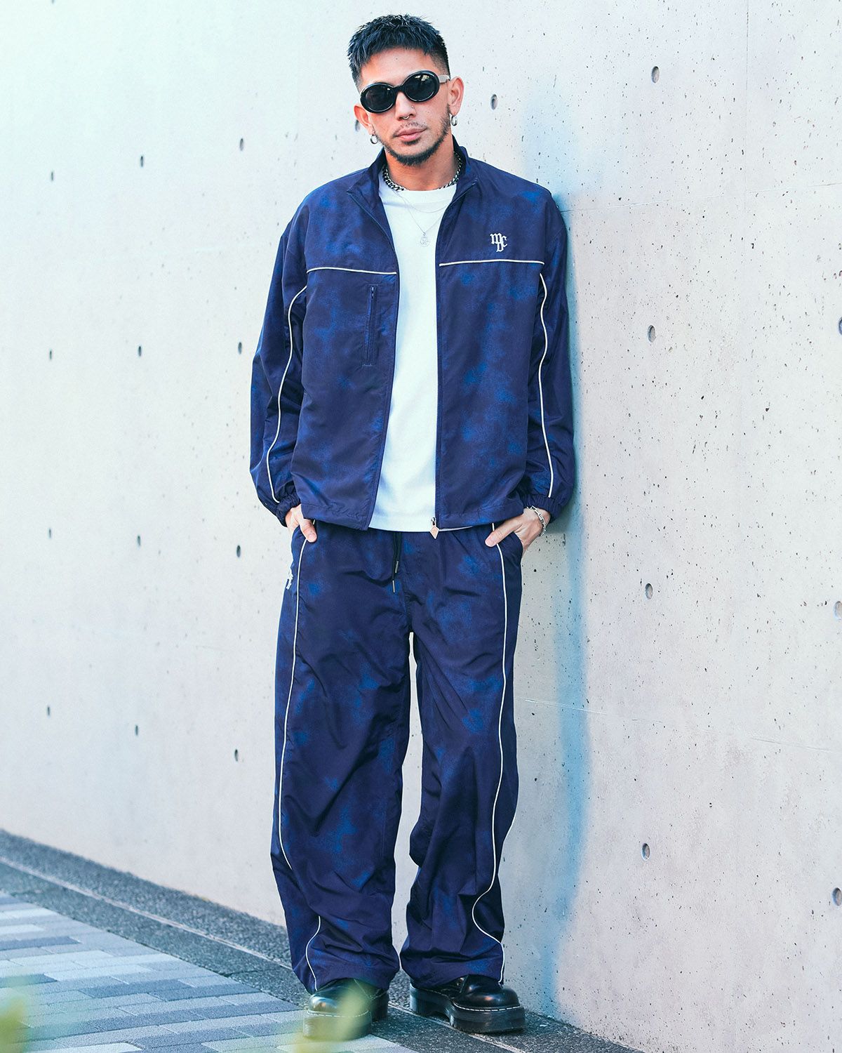 ブルー:183cm(Lサイズ着用)