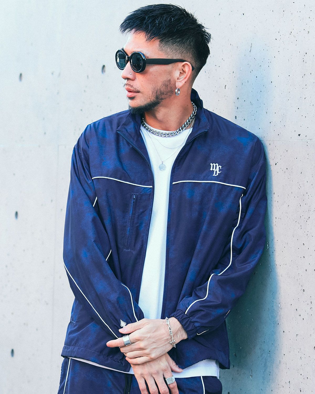 ブルー:183cm(Lサイズ着用)