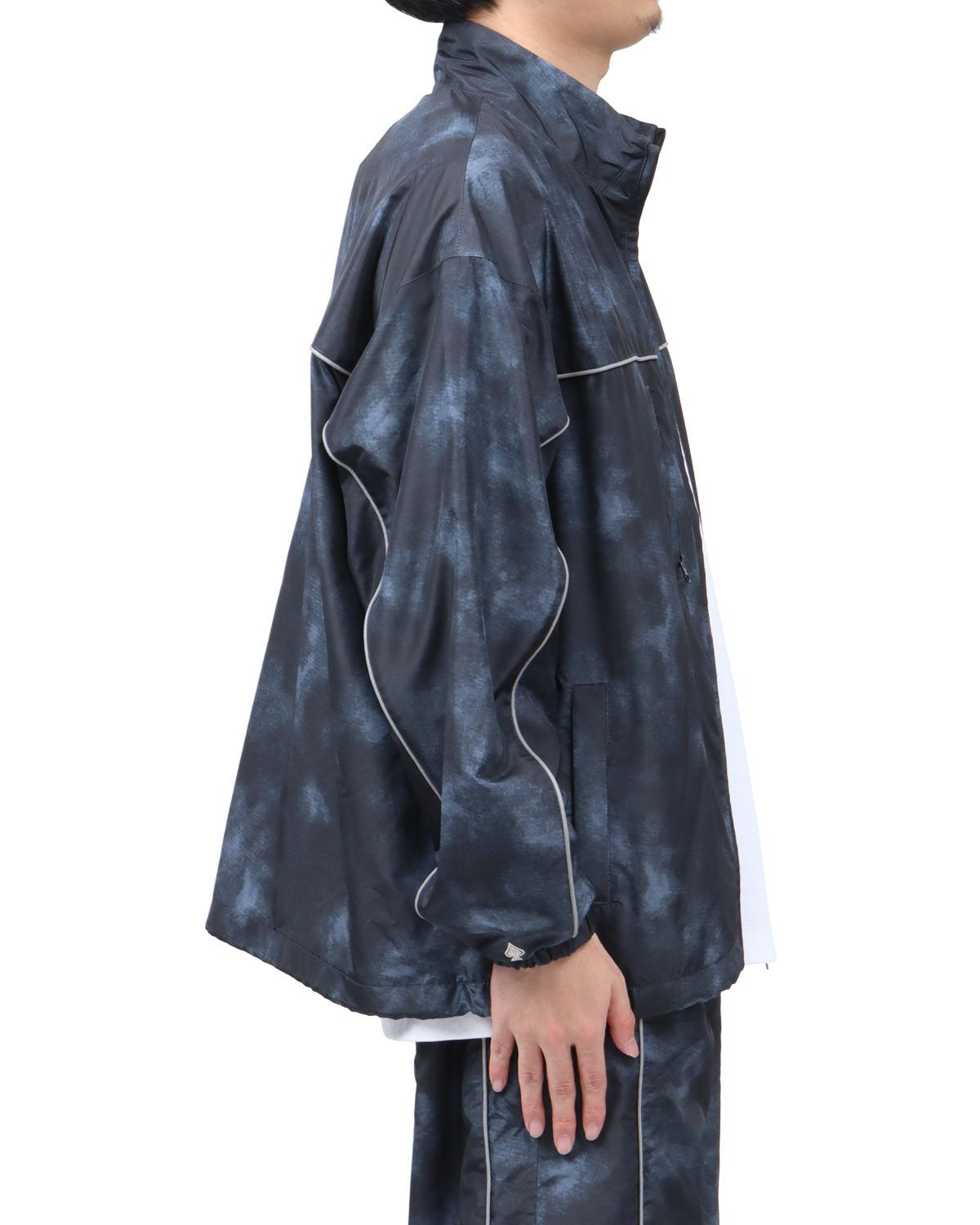 ブラック：173cm63kg(Lサイズ着用)