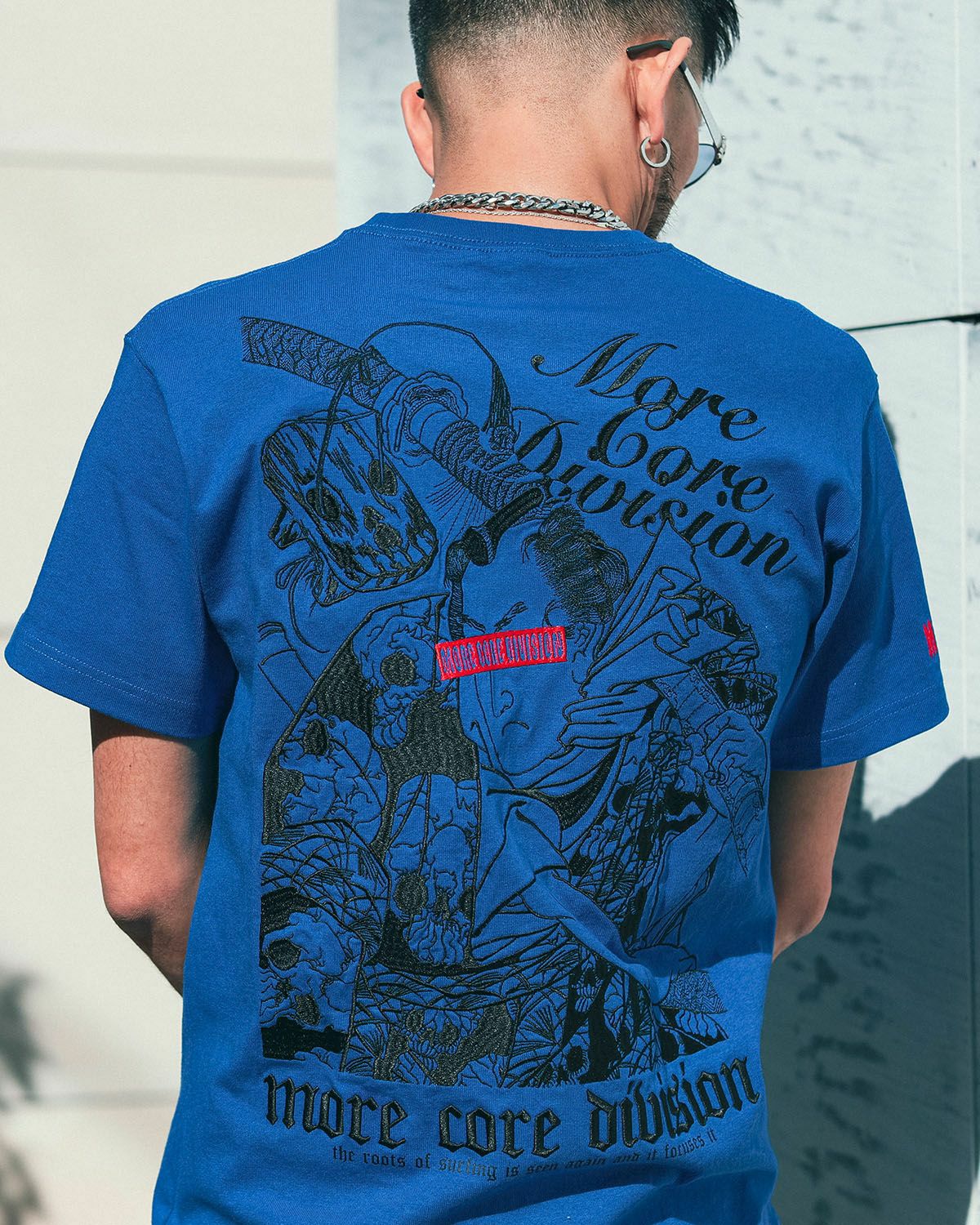 ブルー:183cm(Lサイズ着用)