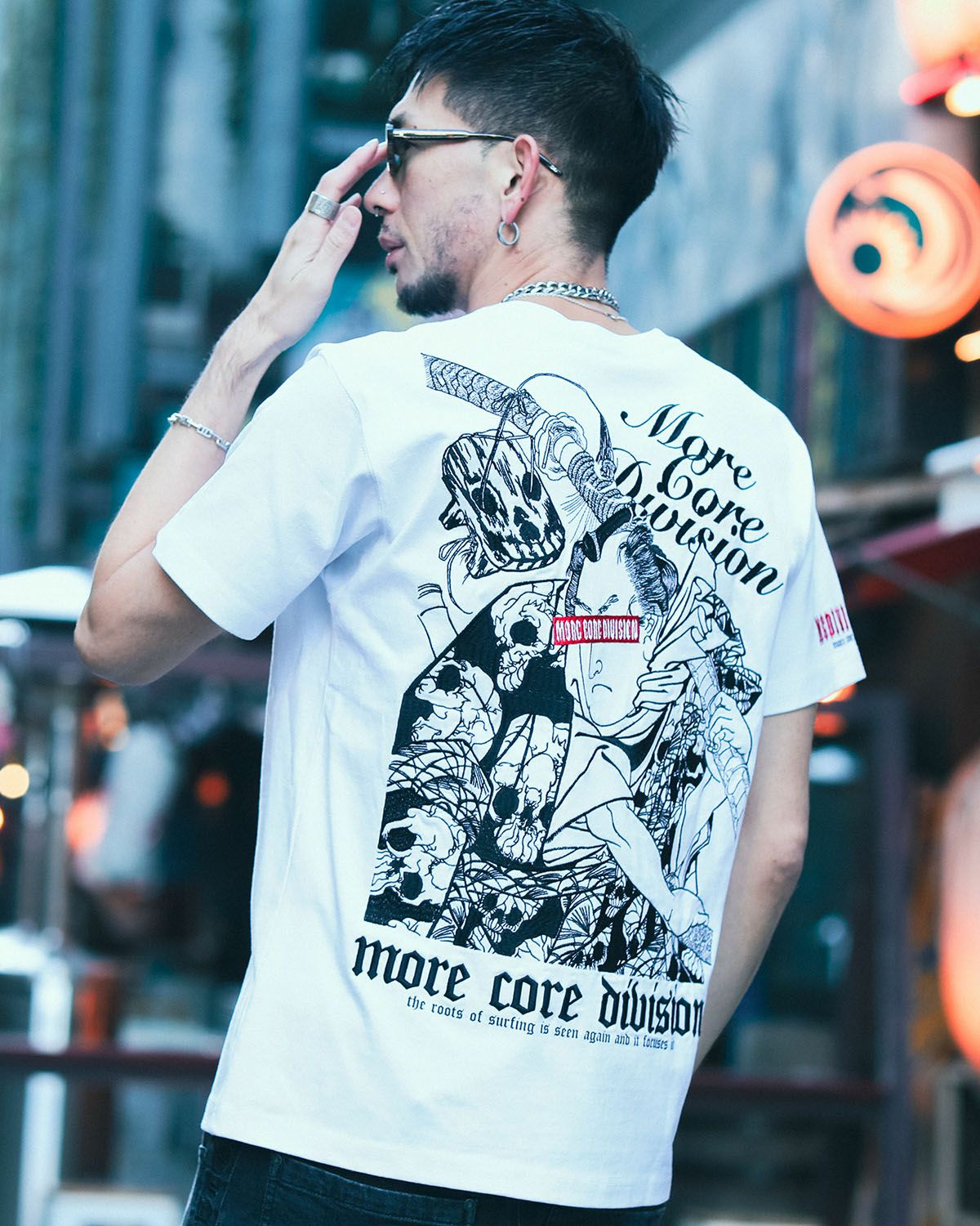 ホワイト:183cm(Lサイズ着用)