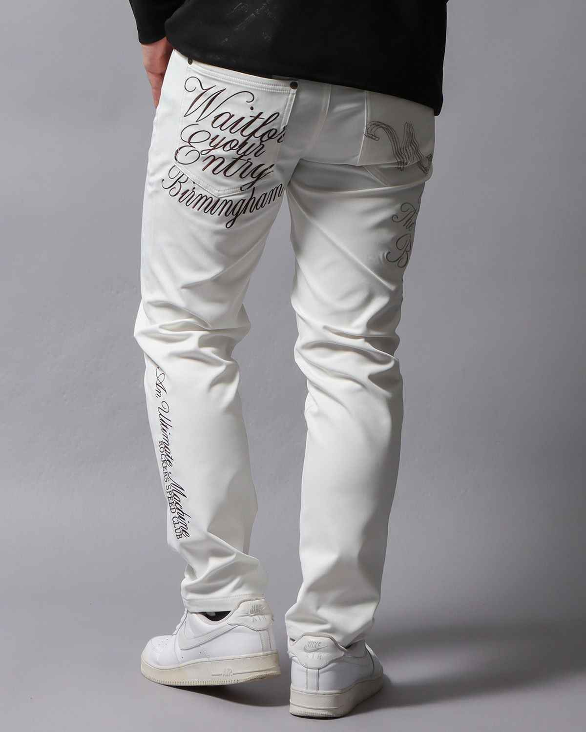 ホワイト:178cm/75kg(Mサイズ着用)