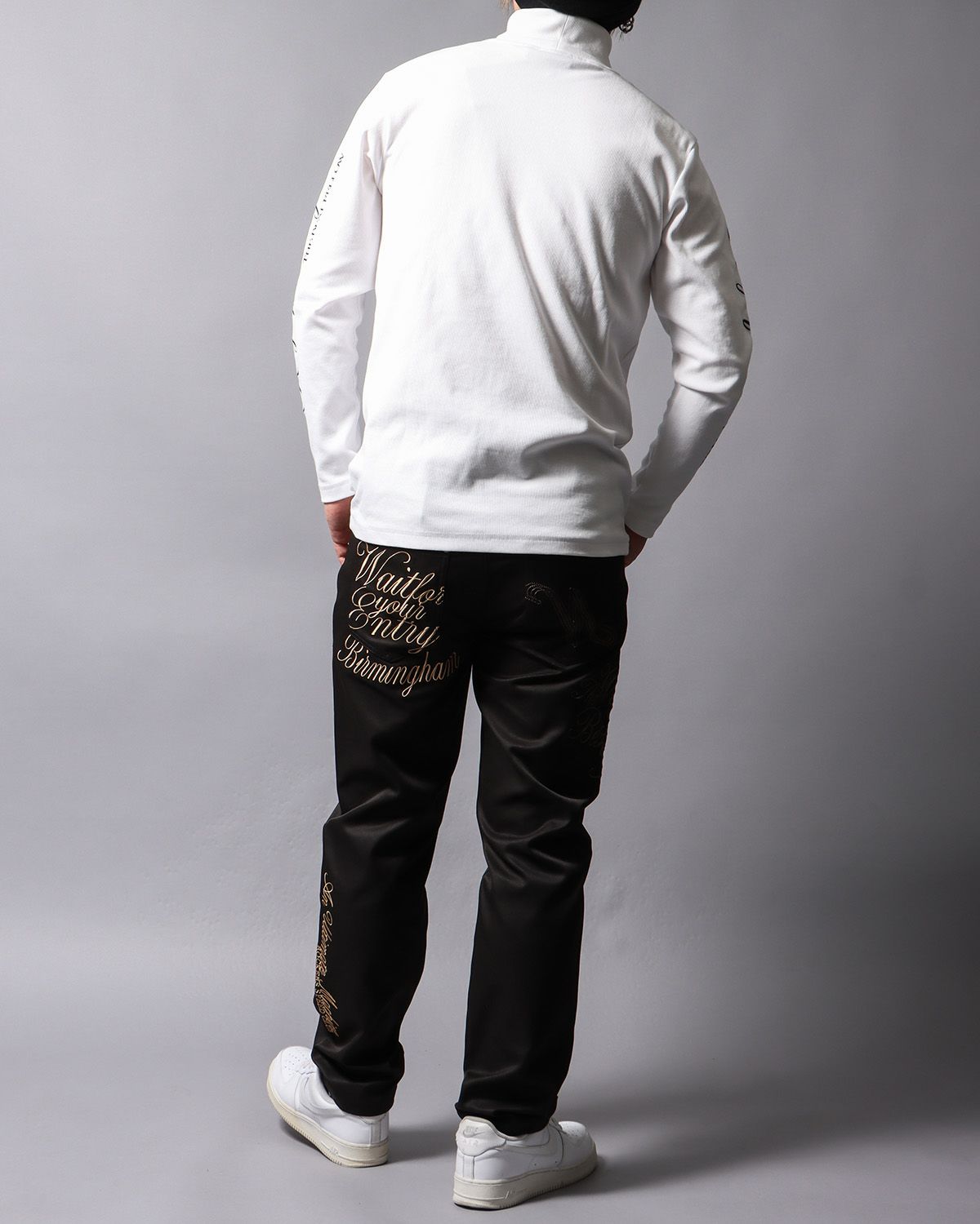 ブラック:178cm/75kg(Lサイズ着用)