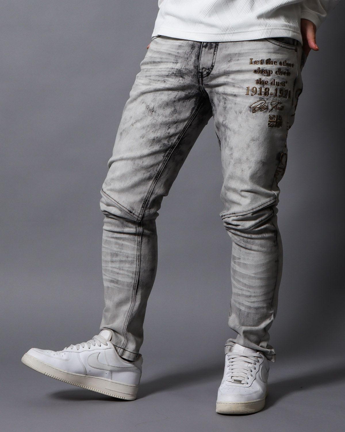 ブラック:178cm/75kg(Mサイズ着用)