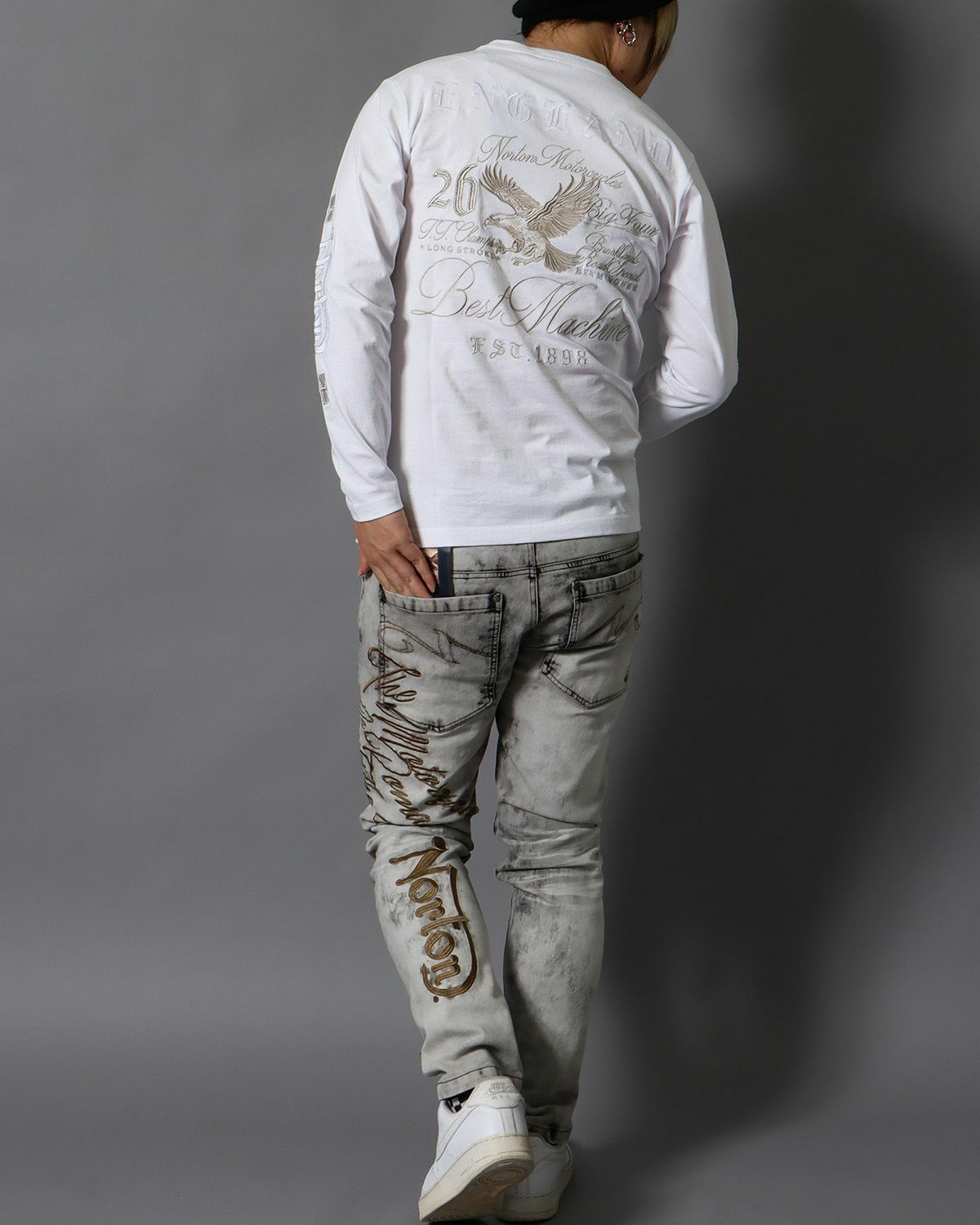 ブラック:178cm/75kg(Mサイズ着用)