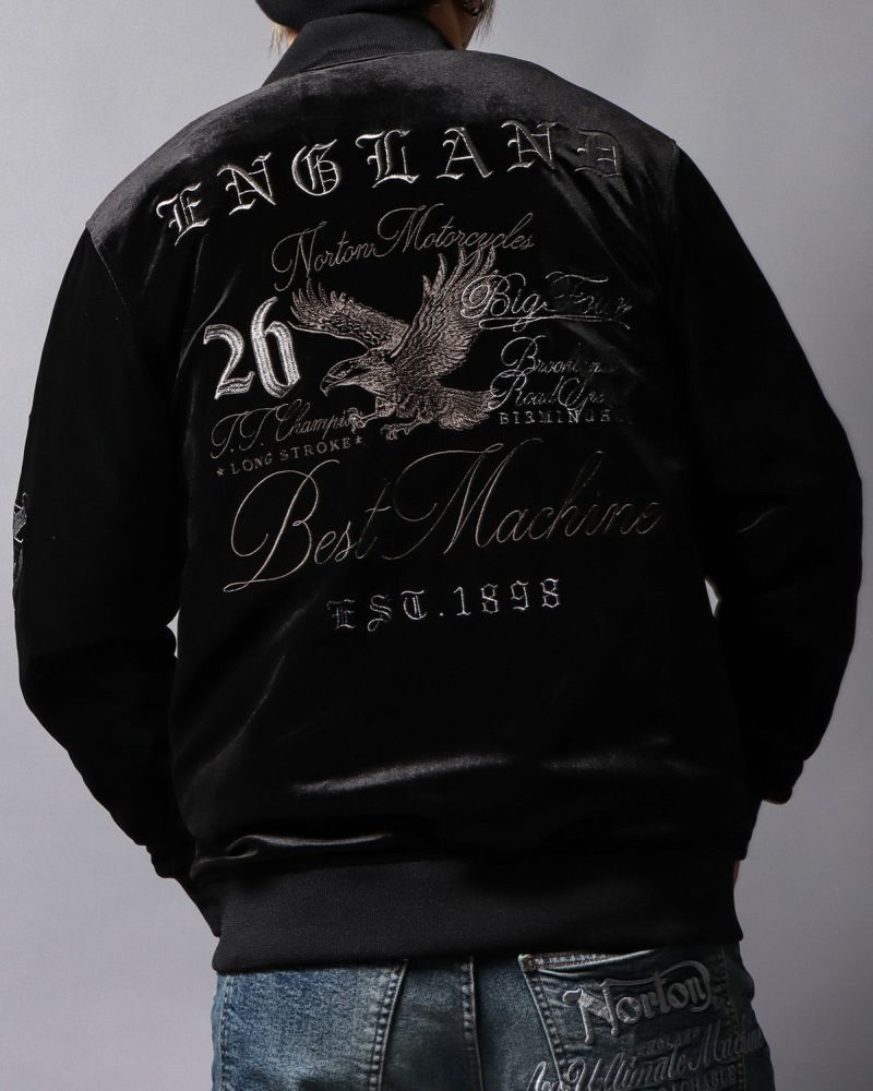 ブラック:178cm/75kg(Lサイズ着用)