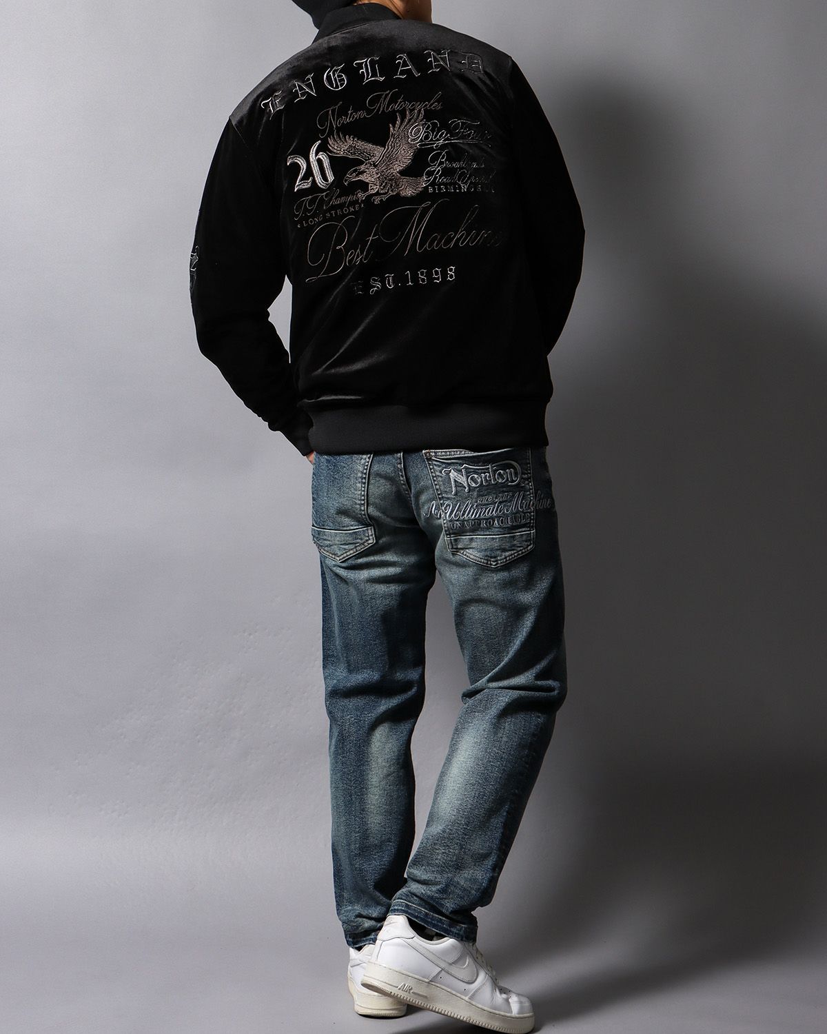 ブラック:178cm/75kg(Lサイズ着用)