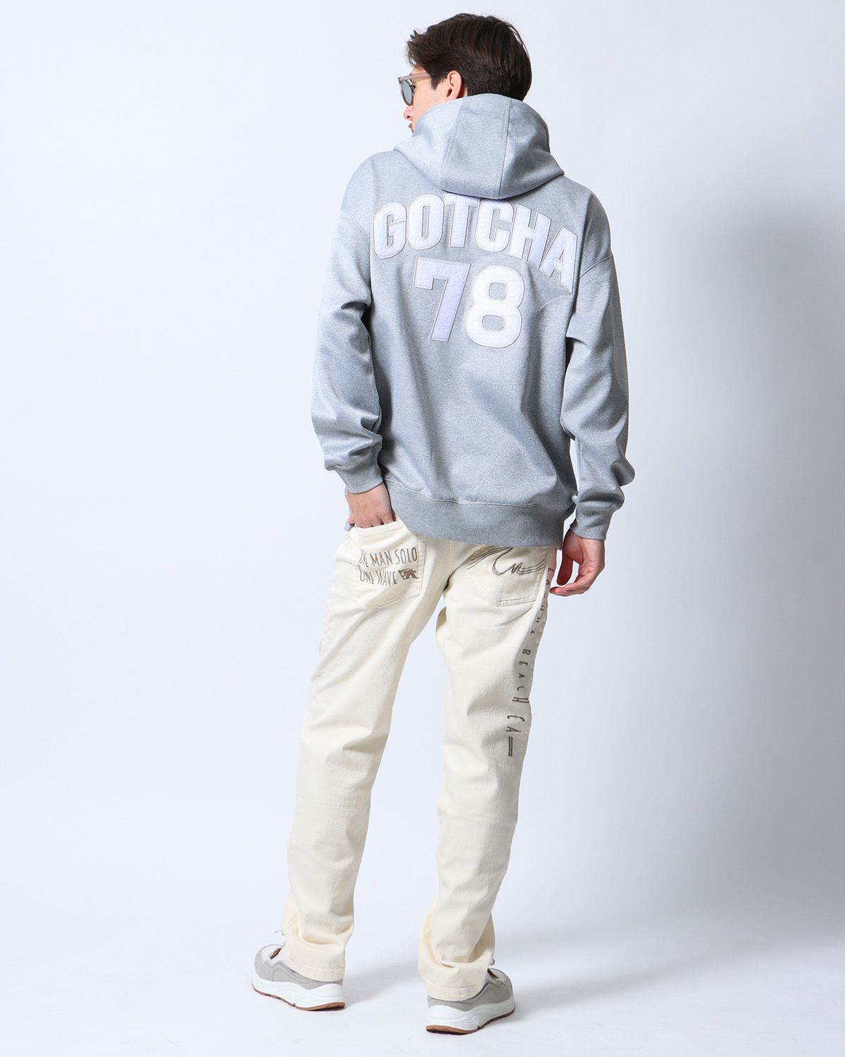 オフホワイト：180cm/70kg(Lサイズ着用)