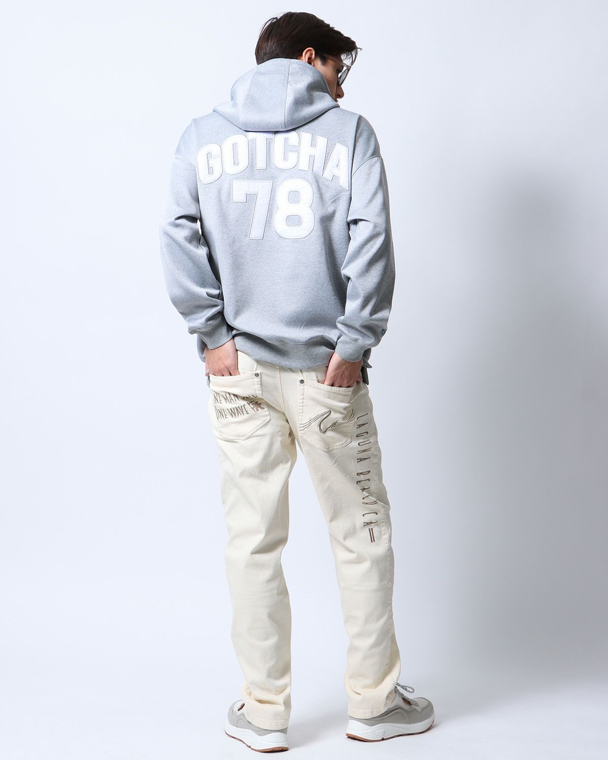 オフホワイト：180cm/70kg(Lサイズ着用)