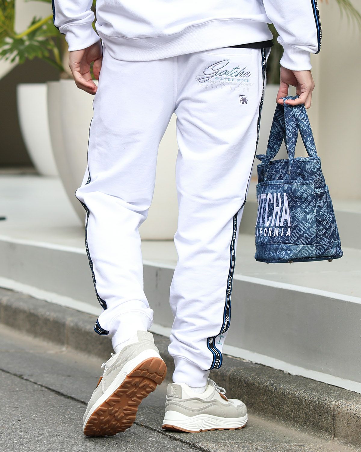 ホワイト：180cm/70kg(Lサイズ着用)